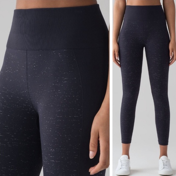 Lululemon Free To Flow 7/8 Tight Navy White Size 8 - Picture 2 of 9